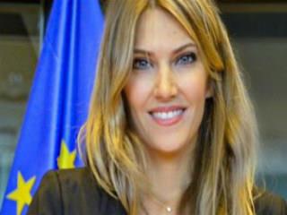 Το GDPR είναι μια νομοθεσία ορόσημο που καθιέρωσε ένα πλαίσιο που διασφαλίζει ότι τα δεδομένα μας δεν υπόκεινται σε επεξεργασία χωρίς τη συγκατάθεσή μας – δίνοντάς μας πίσω την ιδιωτικότητα μας και τον έλεγχο της κατοχής προσωπικών πληροφοριών. Μολονότι ένα μεγάλο επίτευγμα, το GDPR περιλαμβάνει διατάξεις που θα μπορούσαν ενδεχομένως να εμποδίσουν την ανάπτυξη αλγοριθμικών συστημάτων αυτοεκμάθησης που βασίζονται σε δεδομένα (data-driven, self-learning algorithmic systems).