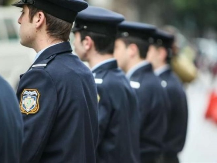 «Οι πολίτες του αστυνομικού κράτους υπόκεινται περιορισμούς κίνησης ακόμα και υπό φυσιολογικές συνθήκες (όχι σε συνθήκες πολέμου, υγειονομικής έκτακτης ανάγκης, θεομηνίας κ.λπ.) καθώς και άρση των δικαιωμάτων τους να εκφράζουν ή να επικοινωνούν πολιτικές ή άλλες απόψεις.»