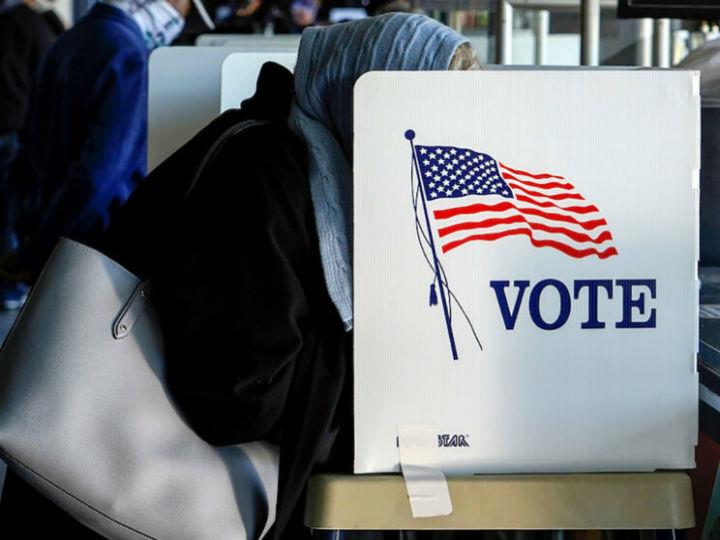 «Όσο «τοξικός» κι αν είναι ο Τραμπ, δεν ευθύνεται εκείνος για τις κοινωνικο¬οικονομικές συνθήκες που του επέτρεψαν να καταλάβει τον προεδρικό θώκο, ξεκινώντας χωρίς καν την υποστήριξη του κόμματος του.»