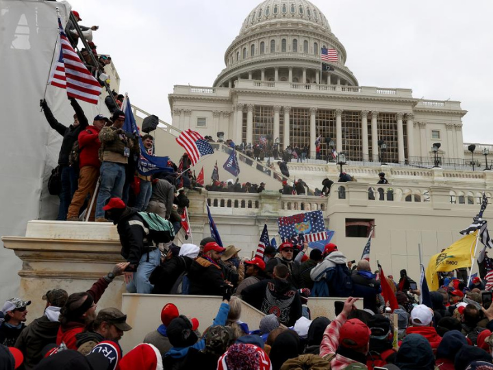 «Μεταξύ της εξισορρόπησης της παγκόσμιας οικονομίας, της επίμονης απειλής του λαϊκίστικου αυταρχισμού, της απειλής της τεχνολογικής ανεργίας που προκαλείται από την τεχνητή νοημοσύνη και των αυξανόμενων γεωπολιτικών συγκρούσεων, η επόμενη δεκαετία θα είναι μια εύθραυστη περίοδος αστάθειας και ενδεχομένως παρατεταμένου χάους.» 