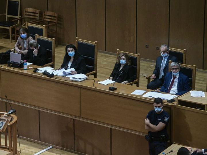 «Η πολιτική εξαέρωση της Χρυσής Αυγής συνέβη όχι μόνο λόγω της εγκληματικής φύσης της οργάνωσης. Συνέβη και λόγω της ιδιότυπης ομηρίας της ηγεσίας της από το ΣΥΡΙΖΑ.»