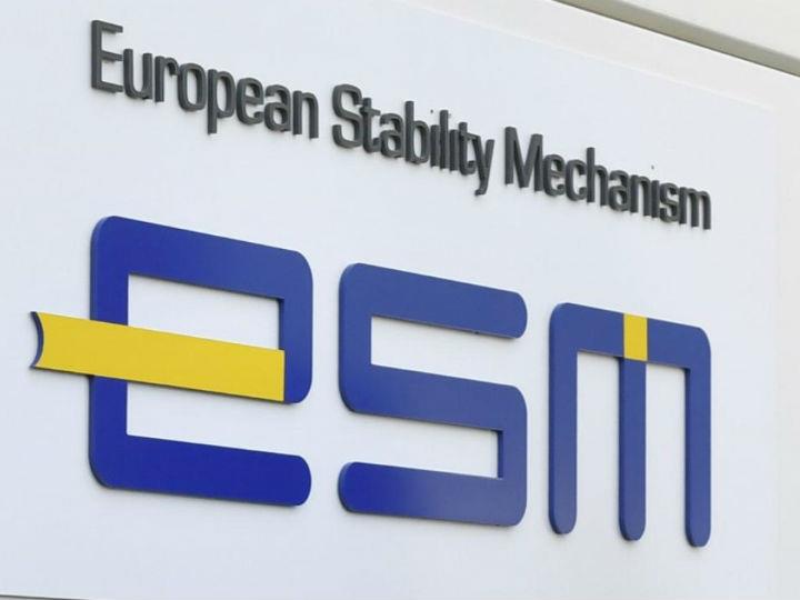 Αν μία χώρα ζητήσει 10ετές δάνειο, το επιτόκιο που θα πληρώσει θα είναι οριακά μεγαλύτερο από το μηδέν (0,08%), με το κόστος δανεισμού του ESM από τις αγορές να ανέρχεται στο -0,05% και σε αυτό να προστίθενται, όπως και στην περίπτωση του 7ετούς ομολόγου, το ετήσιο περιθώριο και οι προμήθειες.
