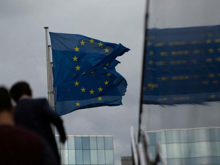 «Οι τελευταίες αποφάσεις του Eurogroup αποτελούν σαφέστατη ένδειξη ότι η ΕΕ έχει τη θέληση να πάει πιο μακρυά στην ενοποιητική της προσπάθεια. Η Ευρωπαϊκή Επιτροπή κάνει σοβαρά βήματα προς την κατεύθυνση αυτή και η πρότασή της για ένα Σχέδιο Μάρσαλ είναι ιδιαίτερα σημαντική». 