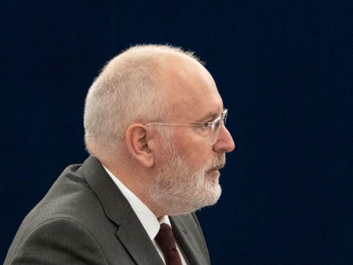 «Σε συνέντευξή του, ο Timmermans είχε υπονοήσει την πιθανότητα απόσυρσης της ΚΓΠ, επειδή δεν είναι πολύ ικανοποιημένος με την τελική θέση του Ευρωπαϊκού Κοινοβουλίου σχετικά με την αρχική πρόταση της Επιτροπής.»