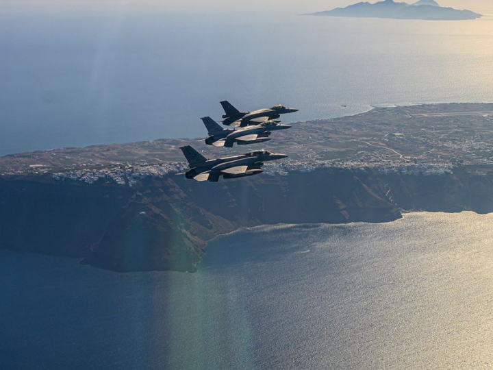 Το 1967 το στρατιωτικό καθεστώς επιδίωξε να επιλύσει το Κυπριακό και να πετύχει την «ένωση» με εδαφικές παραχωρήσεις στην Τουρκία στη βάση των σχεδίων Άτσεσον παραβλέποντας προκλητικά τις θέσεις του Μακαρίου.