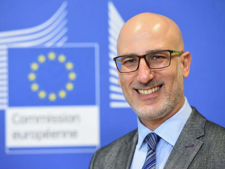 «Οι ΗΠΑ είναι τώρα το επίκεντρο της πανδημίας του Κορωνοϊού. Η Ευρώπη παραμένει εξαιρετικά ευάλωτη. Είμαστε όλοι, Ευρωπαίοι και Αμερικανοί, στην ίδια βάρκα. Η ευρωατλαντική συνεργασία, λοιπόν, είναι σήμερα πιο αναγκαία από ποτέ.»