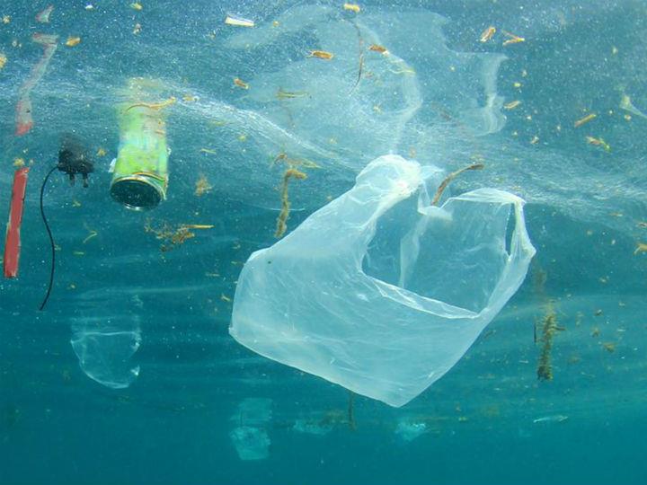 Η Αίγυπτος ευθύνεται για 74.000 τόνους ετησίως, η Ιταλία για 34.000 τόνους, και η Τουρκία για 24.000. Είναι οι τρεις χώρες που ρυπαίνουν περισσότερο με πλαστικά την Μεσόγειο, σύμφωνα με νέα έκθεση της IUCN.