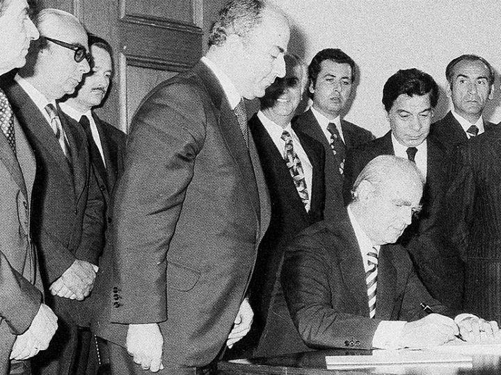 «Το Σύνταγμα εναρμονίστηκε προς το ευρωπαϊκό κεκτημένο και, σε ορισμένες περιπτώσεις, όπως η προστασία του περιβάλλοντος, πρωτοπόρησε.»