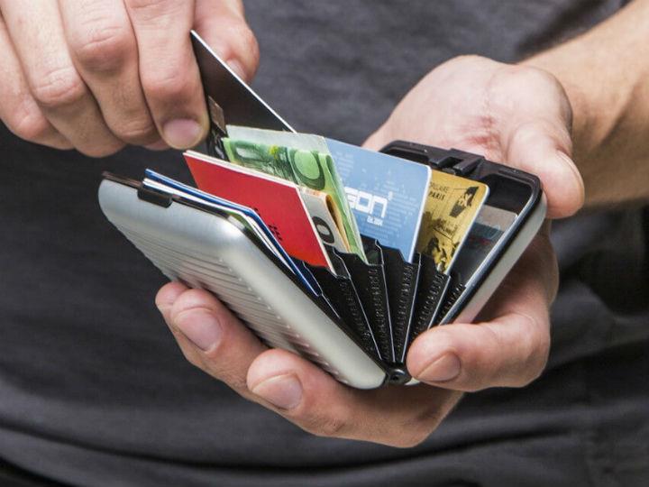 «Σχεδόν σε τρεις από τέσσερις επιχειρήσεις (73%) οι πελάτες χρησιμοποίησαν κυρίως κάρτες κατά τις συναλλαγές τους».