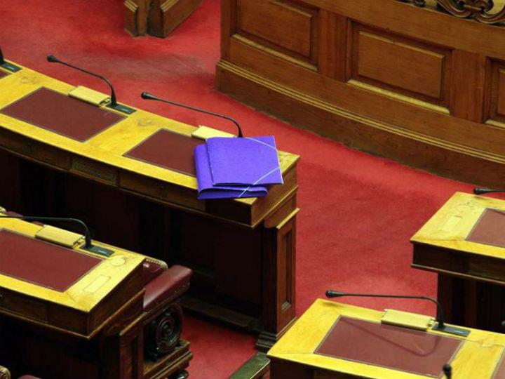 To κράτος πρέπει να μεριμνά για την υγεία των πολιτών, όπως ορίζει άλλωστε το Σύνταγμα. Πρόκειται για ένα είδος θεσμοποιημένης αλληλεγγύης, υπηρεσίες υγείας που πληρώνονται από τη γενική φορολογία για όσους έχουν ανάγκη.