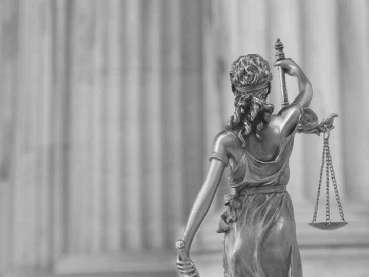 Αν ζούσε σήμερα ο Θρασύμαχος θα μας έλεγε : «δεν σας τα είπα εδώ και δυόμισι χιλιάδες χρόνια;» Αλλά εμείς, περί άλλα εξακολουθούμε να τυρβάζουμε…