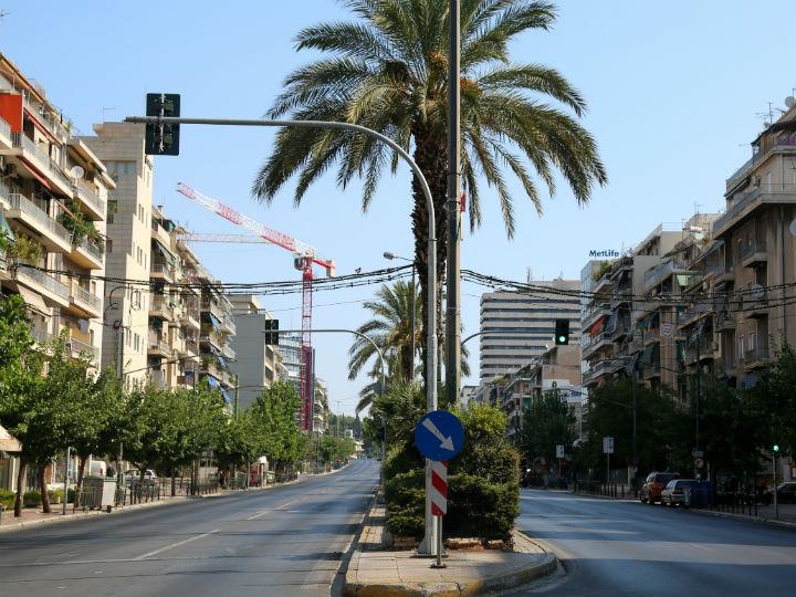 «Τις επόμενες δεκαπέντε μέρες θα δούμε αν ισχύει και μετά θα αρχίσουν να σχεδιάζονται τα μέτρα και ο τρόπος αποκλιμάκωσης ώστε να μην έχουμε ένα δεύτερο κύμα στην κοινωνία».