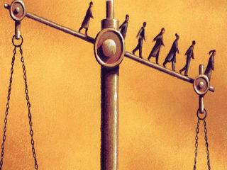 Στο επίπεδο της ανταγωνιστικότητας, με βάση τον σχετικό Δείκτη του World Economic Forum, η Ελλάδα καταλαμβάνει την 81η θέση –πολύ πιο κάτω όχι μόνον από την Ισπανία, την Ιρλανδία και την Πορτογαλία, οι οποίες βρίσκονται υψηλά, αλλά και από την Μποτσουάνα και την Σρι Λάνκα.