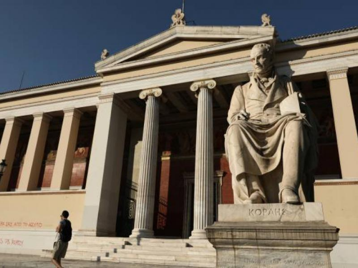 «Κατά τη γνώμη μου η σημερινή κυβέρνηση φοβάται. Ψηφίζει νόμους που δεν εφαρμόζονται. Ασκεί την παραδοσιακή ελληνική πολιτική δημαγωγία».