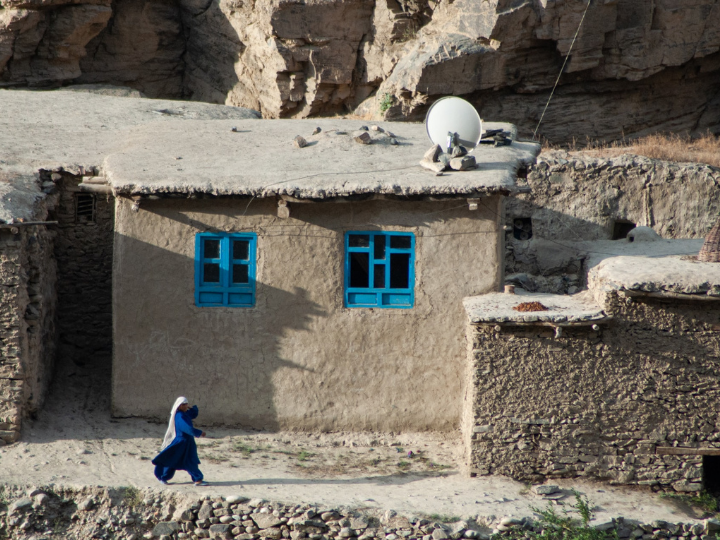 «Εύκολα μπαίνεις στο Αφγανιστάν», θυμάμαι έναν άλλο Αφγανό να μου λέει, το 1996, στην Τζαλαλαμπάντ, «το ζήτημα είναι πώς φεύγεις. Εμείς έχουμε μάθει να περιμένουμε για το τελικό αποτέλεσμα».