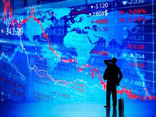 Ανησυχία και μάλιστα μεγάλη δικαιολογείται όταν το κράτος παρεμβαίνει έντονα στην οικονομική ζωή διότι τότε όχι μόνον πλήττεται η δημιουργία πλούτου αλλά, κυρίως, δημιουργούνται κίνδυνοι κατά της πολιτικής ελευθερίας. 