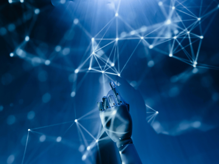 Σύμφωνα με την έρευνα Future Enterprise Resiliency and Spending Survey της IDC, οι μισές από τις εταιρείες, που αναπτύσσουν επί του παρόντος GenAI στην παραγωγή, έχουν ήδη επιλέξει μια πλατφόρμα AI, ενώ οι περισσότεροι από τους οργανισμούς, που έχουν ήδη ξεκινήσει σημαντικές επενδύσεις, θα το κάνουν έτσι στους επόμενους έξι μήνες.