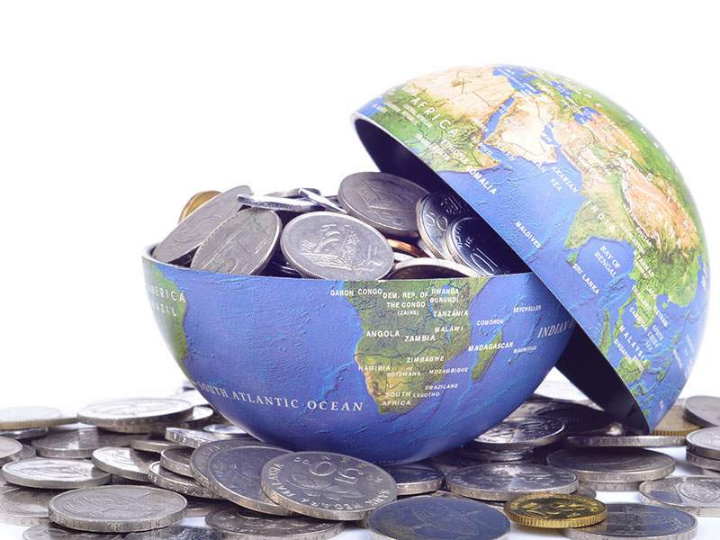 «Εύλογη, ακόμη κι επιθυμητή, πολιτικά και οικονομικά, η αισιοδοξία, μετά από όσα ζήσαμε και υποστήκαμε το προηγούμενο διάστημα, αρκεί να μην ξεφύγουμε και γίνουμε… αιθεροβάμονες για μια ακόμη φορά.»