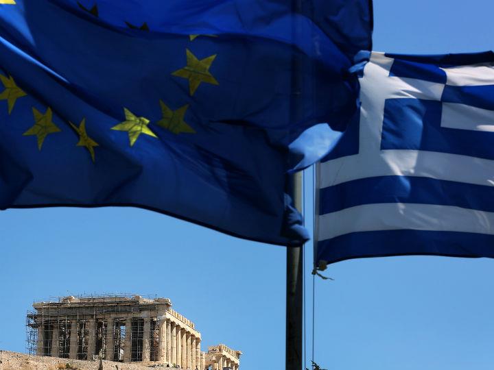 «Μπορεί το ποσό των 500 δισ. ευρώ να μην είναι ιδιαίτερα μεγάλο, ιδίως συγκρινόμενο με τα αντίστοιχα ποσά των τρισ. που δίνει η Ουάσινγκτον. Όμως, είναι ένα σημαντικό στοιχείο της νέας αρχιτεκτονικής της ευρωζώνης.»