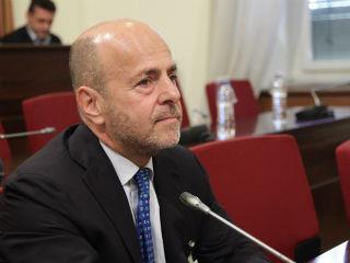 Κατήγγειλε δε ότι από την στάση της κυβέρνησης έχει δημιουργηθεί ένα κλίμα φόβου, ένας τρόμος στις τράπεζες. «Τα τραπεζικά στελέχη φοβούνται να υπογράψουν χρηματοδότηση μη αρεστών επιχειρήσεων», σημείωσε.