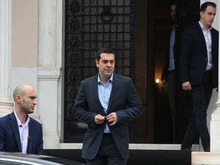 Η αποτυχία της συγκυβέρνησης ΣΥΡΙΖΑ-ΑΝΕΛ να σχεδιάσει και να ακολουθήσει μία ρεαλιστική και αποτελεσματική διαπραγμάτευση που θα ξαναέβαζε την χώρα σε τροχιά ανάπτυξης, ήταν παταγώδης. Η ανάκαμψη που είχε σημειωθεί το 2014, ύστερα από πέντε χρόνια ύφεσης και εσωτερικής υποτίμησης, ακυρώθηκε και αντιστράφηκε.