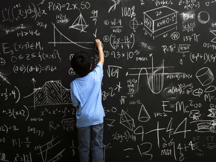 «Στα μαθηματικά της διαχείρισης οικονομικών κρίσεων δεν χωράνε πρόωρες και απλουστευμένες προβλέψεις με αποκλίσεις που δεν τεκμηριώνουν την ισχύ τους. Στην Ελλάδα πρέπει να συνηθίσουμε στην κουλτούρα των ποσοστιαίων αποκλίσεων.»