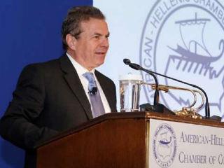 Ο Υφυπουργός του Υπουργείου Εργασίας, Κοινωνικής Ασφάλισης και Κοινωνικής Αλληλεγγύης, κ. Αναστάσιος Πετρόπουλος, σημείωσε: “ Τα μνημόνια αντί για τη σύγκλιση του επιπέδου διαβίωσης οδήγησαν στην αύξηση της φτώχειας και στην μετατροπή των συντάξεων σε φιλοδώρημα με μειώσεις έως 45%.