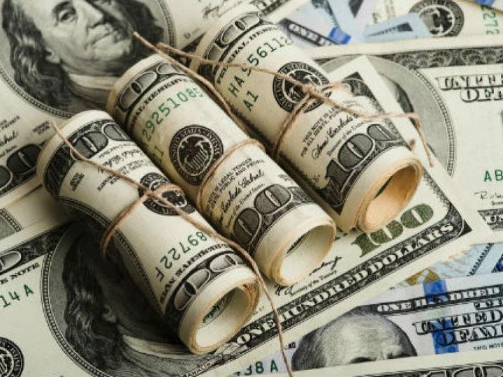«…Το παγκόσμιο εμπόριο είναι τόσο δολαριοκεντρικό», αναφέρει το βρετανικό περιοδικό “The Economic” «…ώστε οι υπόλοιπες χώρες, εδώ και καιρό δεν βρίσκουν εύκολο τρόπο να εμπορεύονται - ακόμη και μεταξύ τους - χωρίς να καταφεύγουν στο αμερικανικό νόμισμα, τις αμερικανικές τράπεζες και τις αμερικανικές υποδομές πληρωμών...»