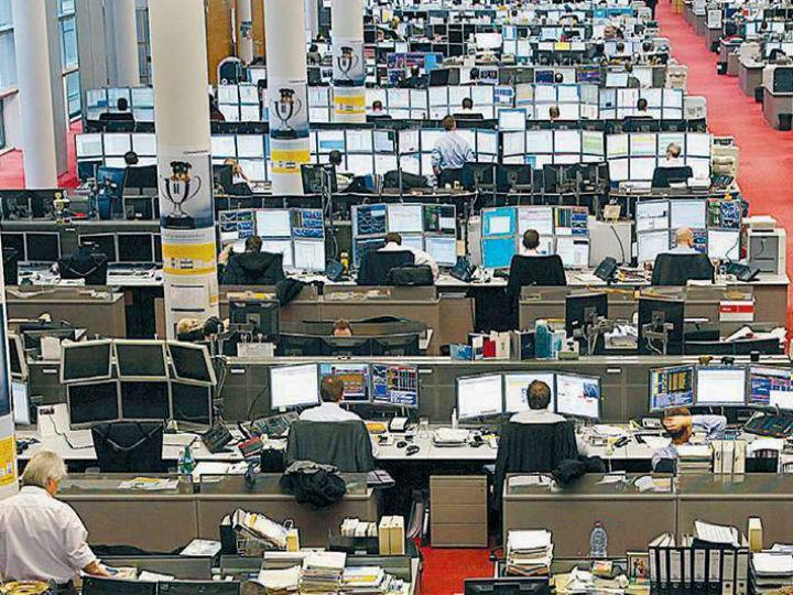 «Μετά την ταχεία επιβράδυνση θα ακολουθήσει μια ήπια ανάκαμψη και τελικά το ΑΕΠ θα ξεπεράσει τα επίπεδα που σημειώθηκαν πριν από την επέλαση του ιού.»