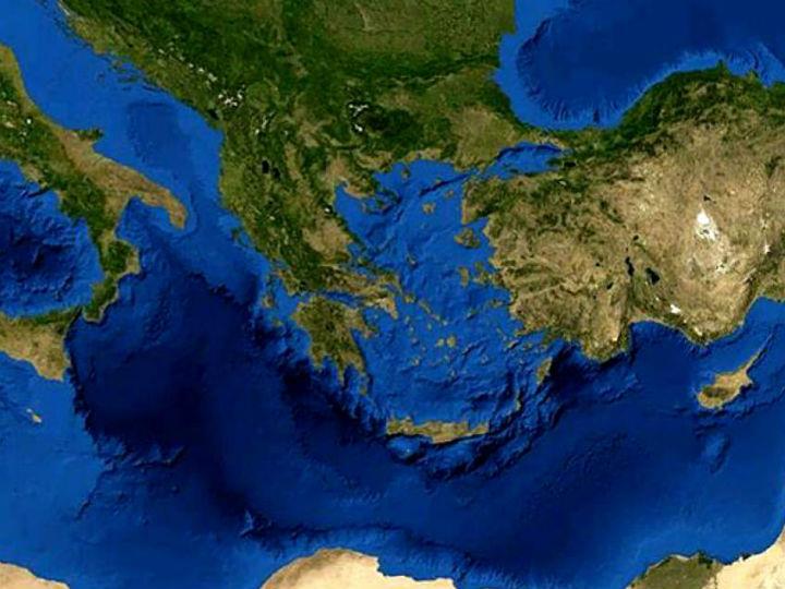 Στην τουρκική ρητορική, ο «άξονας του κακού», ο οποίος συμπεριλαμβάνει την Ελλάδα, την Κύπρο (που η Τουρκία δεν αναγνωρίζει), το Ισραήλ και την Αίγυπτο, επιδιώκει να κρατήσει την Άγκυρα εκτός των διευθετήσεων των ζητημάτων της Ανατολικής Μεσογείου.