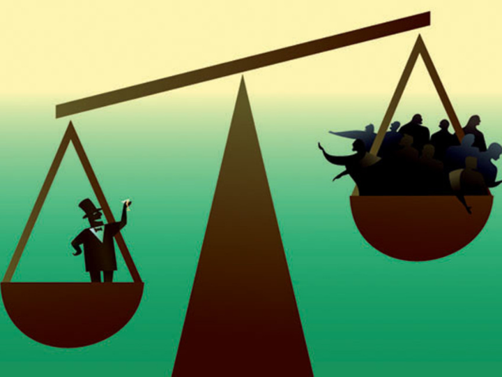 «Εκτός συνόρων και σε παγκόσμιο επίπεδο, μετά τον Β΄ Παγκόσμιο Πόλεμο η ανισότητα -αντίθετα με ό,τι πολλοί νομίζουν- έφθασε σε μία κορύφωση κατά τις τρεις δεκαετίες 1950-1970 και άρχισε να μειώνεται σταθερά από τα τέλη της δεκαετίας του 1980, παράλληλα με την ανάπτυξη της παγκοσμιοποίησης.»