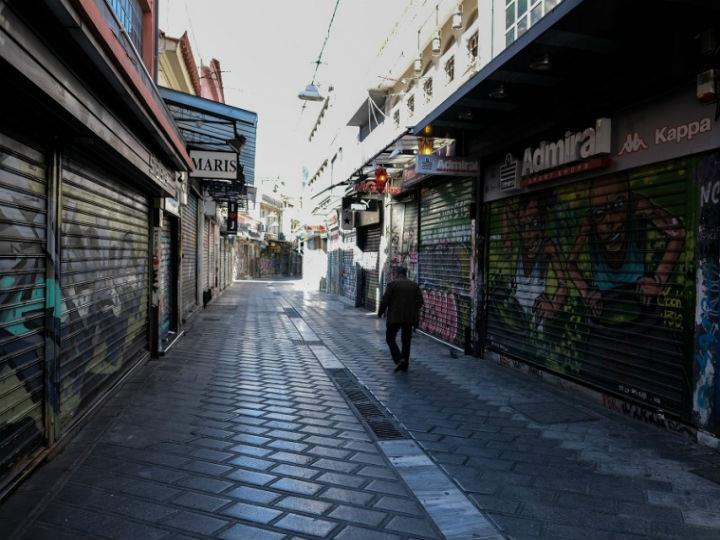 Όσοι δε τα θέλουν όλα από το κράτος και αντιμετωπίζουν ως μέγιστο κακό την προσφυγή στην ατομική ευθύνη των πολιτών αγνοούν μάλλον τα βασικά, τα θεμελιώδη της αστικής Δημοκρατίας, η οποία χωρίς την έννοια της ατομικής ευθύνης δεν υφίσταται.