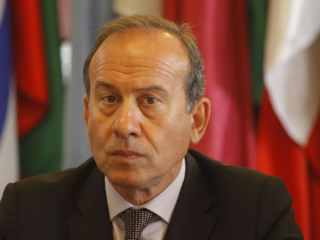 Μήπως λοιπόν αυτός είναι ο στόχος δυνάμεων μέσα στην γραφειοκρατία της Ευρωβουλής, οι οποίες θέλουν να αποτύχουν οι ευρωεκλογές; Περιμένουμε απαντήσεις και θα επανέλθουμε…