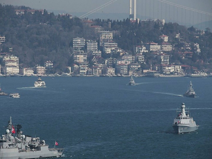 Η σύνδεση της διώρυγας με τη Συνθήκη του Μοντρέ προέκυψε από υποθετική ερώτηση δημοσιογράφου, εάν μπορεί ένας πρόεδρος να καταργήσει μια διεθνή συμφωνία, όπως αυτή του Μοντρέ, στην οποία ο πρόεδρος της τουρκικής Εθνοσυνελεύσεως Μουσταφά Σεντόπ απάντησε: «Μπορεί, αλλά υπάρχει διαφορά μεταξύ δυνατότητος και πιθανότητος».