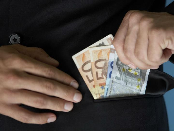 Μία πληθώρα ακαδημαϊκών και επαγγελματιών προσπάθησαν να αναπτύξουν μεθόδους εντοπισμού των χρηματοοικονομικών μεγεθών, με την πλειοψηφία να καταλήγει σε τεχνικές, που βασίζονται στις δημοσιοποιημένες οικονομικές καταστάσεις.
