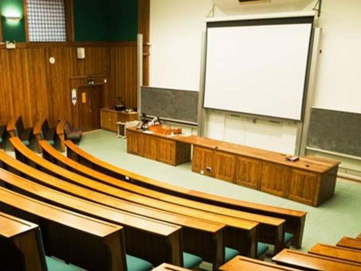 «Ο πνευματικά καθοδηγητικός ρόλος των πανεπιστημιακών είναι από ανεπαρκής έως αρνητικός. Όσο, όμως, και όσοι σιωπούμε είμαστε συνένοχοι.»