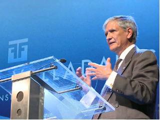 Από την βία και την βαρβαρότητα αυτών των «σωτήρων» ο Αρμάντο Βαγιαντάρες κατάφερε να ξεφύγει και να σώσει την ζωή του. Όμως, κάπου 160 εκατομμύρια άνθρωποι δεν είχαν την ίδια τύχη με αυτόν. Δεν είχαν δηλαδή την τύχη να βγουν εκτός της Ιστορίας του 20ου αιώνα, που είναι και αυτός της ακραίας βαρβαρότητας –στην οποία τον πρώτο λόγο είχαν ο εθνικοσοσιαλισμός και ο κομμουνισμός.