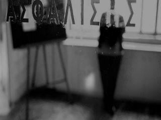 Στην χώρα μας, όμως, η βασική αιτία του κακού είναι ότι το κράτος, με την παρέμβασή του, νοθεύει τον σκοπό του συστήματος –που είναι η άριστη δυνατή κοινωνική ασφάλιση εκείνων που την δικαιούνται με το μικρότερο δυνατό κόστος για αυτούς που πληρώνουν τις εισφορές. 