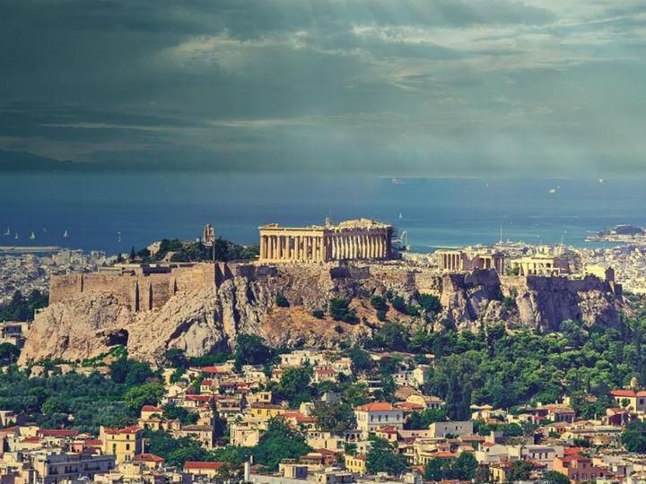 «Η πλανητική κρίση που αναπτύσσεται σαν καταιγίδα γύρω από το συμβάν της σύγχρονης πανδημίας αναπροσδιορίζει την επετειακή λειτουργία του δικού μας 2021.»