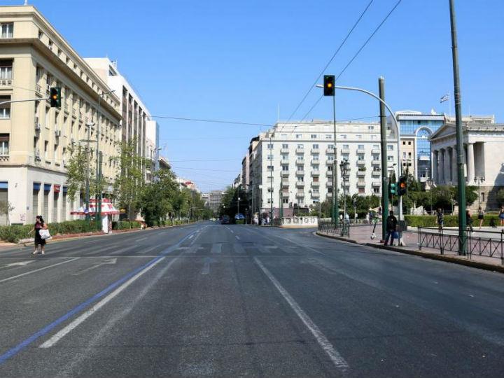 «Ο βιωμένος χρόνος του καθενός, που είναι ένας αυστηρά προσωπικός δείκτης, θα συμπυκνώσει τον χρόνο, θα τον κάνει ένα συμπαγές κράμα αισθημάτων και εμπειριών δίχως τα μεγάλα κενά μιας ευζωίας που πήγαζε από την ασφάλεια και όχι από την περιπέτεια.»