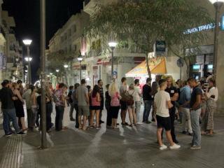 Στην προετοιμασία μιας τέτοιας κοινωνίας, η ιδεολογία της ουράς, όπως την έχουν περιγράψει γνωστοί αναλυτές των «σοσιαλιστικών παραδείσων», παίζει καθοριστικό ρόλο. Η ουρά και η αναμονή σε αυτήν αποτελούν ύπατα εργαλεία για την καλλιέργεια αισθήματος υποταγής στους πολίτες και τους προετοιμάζουν συναισθηματικά να δεχθούν παθητικά οποιονδήποτε αυταρχισμό της εξουσίας. 