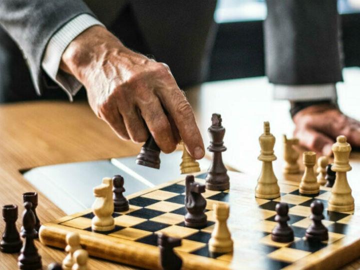 «Συχνό φαινόμενο είναι οι οργανισμοί, αλλά και οι άνθρωποι που τους διοικούν, να συγχέουν την καλή διαχείριση με την Ηγεσία.»