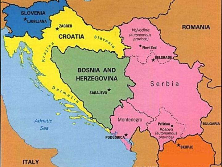 Στη Βοσνία-Ερζεγοβίνη οι εκλογές θα γίνουν μάλλον τον Οκτώβριο. Το γενικότερο κλίμα δεν προμηνύει ευχάριστες εξελίξεις. Μόλις πρόσφατα έκαναν "φτερά" πέντε εκατομμύρια ευρώ, καθώς είχαν διατεθεί σε μονάδα συσκευασίας αγροτικών προϊόντων με την προϋπόθεση να αλλάξει προσανατολισμό και να παράγει αναπνευστικά μηχανήματα, ώστε να συμβάλει στην καταπολέμηση του κορωνοϊού.