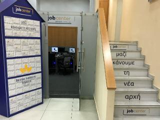Το Job Center έχει ως σκοπό την ενδυνάμωση και υποστήριξη των ανθρώπων σε ανάγκη στη διαχείριση της μετάβασης κατά τη διάρκεια αναζήτησης εργασίας ως και την επαγγελματική αποκατάστασή τους και στη λειτουργία του εκτός από τους ειδικούς σε θέματα Ανθρώπινου Δυναμικού και Ψυχολογίας, θα συμβάλλουν και εργαζόμενοι της British AmericanTobacco Hellas.