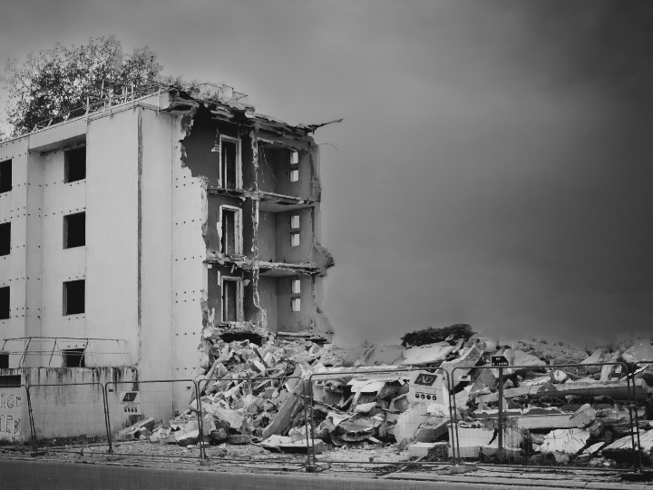 «Όμως ο Εγκέλαδος με την μανία που χτύπησε μια περιοχή, που ζουν 13 εκατομμύρια ψυχές, καιρός να συνετίσει όλους τους υπερφίαλους ηγέτες και ηγετίσκους της Τουρκίας, μια και το imperium του ισχυρού και του άτρωτου, που θέλουν να επιβάλουν με τη βία στις γειτονικές χώρες, κατέρρευσε σαν χάρτινος πύργος.»