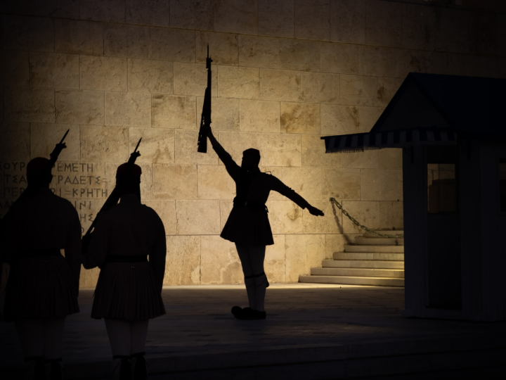 «Η κυβέρνηση φιλοδοξεί να οδηγήσει την ελληνική κοινωνία σε καλύτερα επίπεδα από ό,τι πριν τις κρίσεις, αφήνοντας μια παρακαταθήκη πολιτικών που θα δημιουργούν σύγκλιση ή και θα διακρίνονται μεταξύ των αναπτυγμένων χωρών της ΕΕ.»