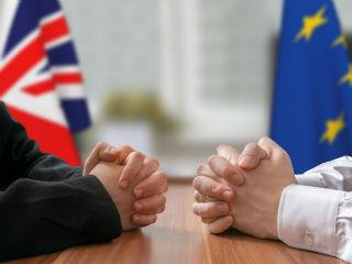 Από την πλευρά τους, οι χώρες-πάροχοι οικονομικής ενίσχυσης, όπως η Γερμανία και η Ολλανδία δεν θέλουν να καλύψουν το χάσμα, ενώ οι χώρες-αποδέκτες, όπως η Πολωνία επιμένουν, ότι επιθυμούν να συνεχιστεί αμετάβλητα η οικονομική στήριξη από την ΕΕ. Στην πορεία θα υπάρξουν αρκετά προβλήματα. Σε αυτό το πλαίσιο, δεν θα ήταν πολύ έξυπνο ο Γάλλος πρόεδρος Μακρόν να θέσει εναντίον του τα κράτη μέλη της Ανατολικής Ευρώπης, που αποτελούν, επίσης, χώρες-αποδέκτες.