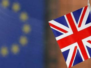 Θα πρέπει να διευκρινίσουμε ότι η ΕΕ δεν έχει καμία εκδικητική διάθεση προς το ΗΒ όπως έχει ίσως υπονοηθεί στον Βρετανικό τύπο ή και αλλού. Δεν μιλάμε για κάποιο πρόστιμο ενάντια στο ΗΒ για την απόφασή του να αποχωρήσει, αλλά για τις ήδη συμφωνηθείσες δεσμεύσεις του ΗΒ ως κράτος μέλος της ΕΕ και ως ’καθαρός εισφορέας’ (netcontributor) στον προϋπολογισμό. Είναι πολύ θετικό ότι η Πρωθυπουργός Μέη επιβεβαίωσε στην ομιλία της στην Φλωρεντία ότι το ΗΒ θα τιμήσει τις δεσμεύσεις του όσο ήταν κράτος μέλος. Παρά αυτή την παραδοχή, μέχρι στιγμής δεν έχει υπάρξει ουσιαστική πρόοδος σε αυτό το σημείο με εξαίρεση κάποιες συζητήσεις τεχνικής φύσεως.