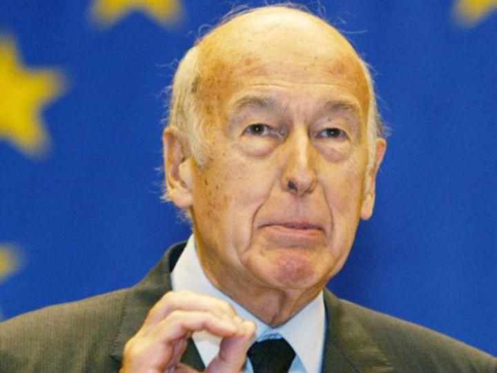 Ο Βαλερί Ζισκάρ ντ’ Εστέν, έφυγε στις αρχές του Δεκεμβρίου, υποκύπτoντας στις επιπλοκές της COVID-19, με την παραζαλισμένη -από την πρωτοφανή βιοκοινωνική κρίση της Πανδημίας- Ευρώπη να τον αποχαιρετά κλειδωμένη στα κατά τόπους και κατά χώρες “lock-downs”.