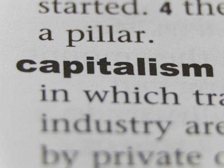 Η δυναμική είσοδος της εποχής της γνώσης στη ζωή μας σηματοδοτεί και την ανατροπή του κυρίαρχου παραδείγματος οργάνωσης της πολιτικής και της οικονομίας σε ολόκληρο τον κόσμο.